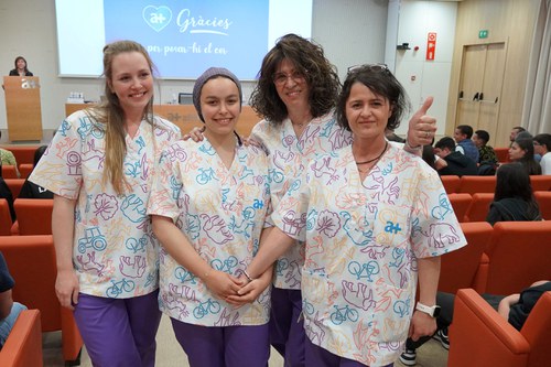 Althaia presenta els nous uniformes humanitzats dels professionals de Pediatria en la cloenda del projecte del servei comunitari