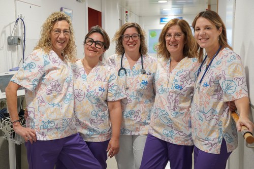 Els professionals de Pediatria estrenen els nous uniformes humanitzats