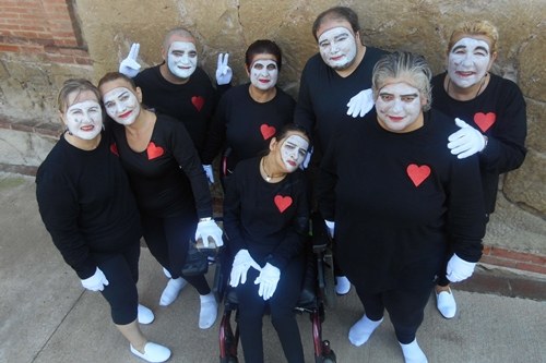 Mosaic celebra el 10è aniversari del Club Social amb teatre i una xerrada de Sor Lucía Caram